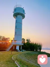 生活就像是一面鏡子，你對它笑，它便對你笑；你對它哭，它便也對著你哭。一個成熟的人，會握住自己快樂的鑰匙。生活質量的高與低、完全取決于作為生活主人的人生態度，只要我們保持一顆積極向上、樂觀的心情，便可以化悲痛為祥和，生活便可以是快樂的。配圖