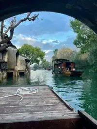 眼淚流下來總有原因，它象征著你的力量，而不是弱點。讓別人知道自己的弱點，往往是強者的表現。逞強才是弱者的做法。配圖