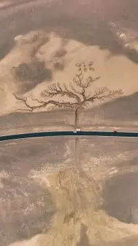 看見(jiàn)，承認(rèn)，允許，看見(jiàn)是創(chuàng)建溫情關(guān)系的第一步，看的只是冰山上，見(jiàn)才是冰山下。冰山上我們能看到的只是表面很少的一部分：行為、語(yǔ)言。而更大一部分的內(nèi)在世界卻藏在冰山下：包括感受、觀(guān)點(diǎn)、期待、渴望、信念……配圖