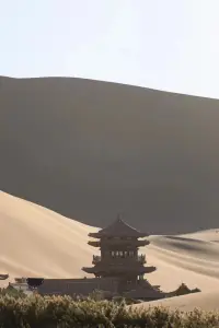 愛自己，不是只有自己，還要和愛的人和事建立深度關系。
最好的狀態是：一邊愛自己，一邊愛世界。配圖