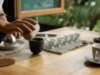 眼淚流淌過的地方就是能感受幸福的地方；釋放過悲傷之后才會感受到自己的快樂有多難得。配圖