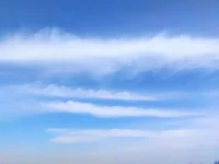 當你陪伴過自己走過無數的歲月來成長，看到自己反反復復，掙扎前行，痛苦煎熬，摸爬滾打，跌跌撞撞，坎坎坷坷，起起伏伏的走著，走過，你就不會在陪伴他人成長時讓他以為成長很快，很爽，幾次就可以搞定，你只會說：慢慢來，對自己溫柔些。配圖