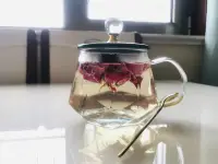 在最理想的狀態下，生活是一個流動變化的過程，其中沒有什么是固定不變的。越向自己以及他人的真實開放，就會越發尊重復雜的生活過程，而越不可能有一種要去“安排一切”的沖動。配圖