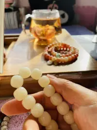 【心理輔導(dǎo)：個(gè)人成長(zhǎng)】
無論怎樣的人
生活里都有自己的小怪獸要打，只不過
有的人被怪獸打倒了，
有的人打倒了小怪獸，
還有一種人和怪獸和平相處了[太陽]配圖