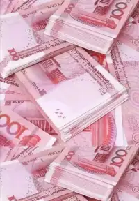 為什么人對金錢都很感興趣？金錢是一種貨幣，可以用它換來物質享受的東西。金錢是物質需求交換手段，所以重要。人并不是對錢感興趣，而是對生活感興趣，過日子，沒錢真不行。

沒有錢，好多事情都做不到，導致人們對錢的渴望。古今一直保持著這樣一個不良的風氣，一類人總是用錢來衡量一個人。金錢，是這個社會生活的必需品，無論有多少錢，都還是感興趣的。錢多了就是個數字，錢少了是個難字，看個人對錢的追求，大多數人都在追求金錢。

有錢能使鬼推磨，有錢可以買到很多東西，沒錢寸步難行。錢的價值無非有下面幾點：錢，是健康的底線。當你有了病，住院看病時，金錢是保命最有效的條件。錢，也是社會、自我價值的認同。有錢的人都很優秀，你有錢就認可你，就不必要追究你的能力，因為你只要有錢，追究起來能力不會差，你沒有能力也不會有錢。錢，是所有社會關系以及親屬關系的維系；比如：社會關系，親屬關系，甚至夫妻感情，正常情況下，你沒有錢，誰也看不起你，更不和你來往，有了錢，一切都可以改變。有了錢，你就有資本培養自己的下一代，比如那些明星的孩子，他們有錢可以上高等高效的學校學習，他們受到的教育是一流的。你沒有錢，只能上普通學校就讀，接受普通的教育。

一個人無助的時候，金錢就是你最大依靠，錢就是人的腰桿子。

在現在農村，有多少父母重病因為沒錢而放棄治療，在家熬著等死；多少孩子因為交不起昂貴的學費，借口說“上學沒用”而輟學打工；多少人因貧窮考上大學，卻無法繼續完成學業等等；所以，人們辛苦拼命的賺錢，掙錢，不是因為多愛錢，對錢有什么興趣；而是這輩子，不想因為錢和誰低三下四，也不因為錢而難為誰；只是希望在父母年老時，我們可以有能力負擔；在孩子需要時，不會囊中羞澀。

所以，人們對金錢都特別感興趣。配圖