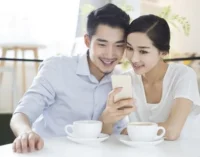看到有這么一段話，覺得還是有一定的道理：

男人一定要明白：你的不易不是妻子造成的，是你的家庭環境造成的；而妻子的不容易，卻是你和你的家庭造成的；作為丈夫的你，婚后你是物質不到位，愛也不到位，陪伴也不到位；但就是吵架的時候，惡語是到位的；你空有一張愛她的嘴，卻做盡了讓她心涼的事；最后還大言不慚的對她說，我對你還不夠好嗎？你不覺得，你這種行為很可笑嗎？配圖
