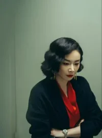 高啟強(qiáng)對(duì)陳書婷的愛，正符合林徽因的一句經(jīng)典語錄:“你若擁我入懷疼我入骨護(hù)我周全，我愿意蒙上雙眼,不去分辨你是人是鬼。你待我真心或敷衍，我心如明鏡。我只為我的喜歡裝傻一程，我與春風(fēng)皆過客，你攜秋水?dāng)埿呛?三生有幸遇見你，縱使悲涼也是情!”配圖