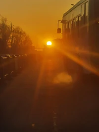 最美的時光是清晨的第一縷陽光，代表新的開始..若心如朝陽，所見皆朝霞！配圖