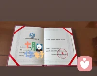 心理咨询是有职业消耗存在
因为咨询剖析也免不了起心动念
在非专业机构平台还会遇到魑魅魍魉

《我的骨头没有忘记》这本书过于沉重
感受这个勇敢女孩的力量她告诉自己
永远不会用自杀这种愚蠢的方式去解决问题

很多成年人的问题都源于童年
她经历的那些无法诉说的痛
那些甚至感受不到痛的麻木
那些与创伤共存的生命力
不能不触及每个读者

所以心理咨询师要更有力量
当面对来访者深度恐惧或愤怒抑郁
更应该不断做正念锚定回到当下
不断深呼吸让自己平静冷静
除了专业技能更多的是接住情绪
那么咨询师更需要不断自我修炼

距离上次接咨询已经时隔一年，
体力不行那就只能继续脑力吧
​人生本来就是用来各种体验的！配图
