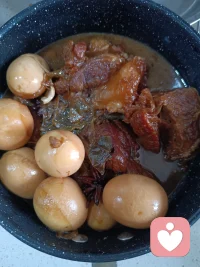 天氣越來越冷啦。燉肉吃啦。配圖