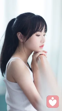 當(dāng)我們長期生活在真實(shí)感受被壓抑的氛圍里，就會(huì)感受到巨大的分裂和內(nèi)耗，這些分裂帶來的壓力無處釋放的時(shí)候，我們就會(huì)通過其他方式去釋放，比如可能傷害自己或者身邊親近的人。配圖