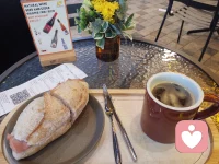 安全感是你手頭的種植術(shù)
真正的安全感，是你手上賴以生存的種植技術(shù)，是你大腦中的知識，是你對未來的信心，是即使有一天你的地被大水淹了，你依然有隨時重新再來的勇氣和底氣。只有別人永遠拿不走的東西，才會給你的內(nèi)心帶來真正的安全感。像錢、房子、伴侶都有可能會失去，這些一夜之間可以失去的東西，是不會帶給我們真正的安全感的。配圖