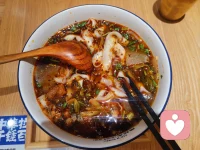 在这种关系中，我们把焦点放在另一半的需求上，却牺牲了自我需要，而且以为这样的让步都是为双方着想，自顾自地陶醉在这看似安全的幻境中。我们已经想办法避免了冲突和对立——这才是一段健全关系得以继续发展的契机，不是吗？配图