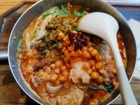 熱愛工作
熱愛美食
也更愛生活
學(xué)會(huì)在忙碌中偷閑，閑中享受生活
感受生活中的美好。配圖