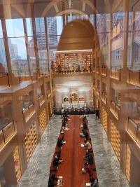 又是泡圖書館的一天
上海徐匯書院里面的氛圍感還是比較強的
及時是下雨天也有很多的人
我仔細觀察了一下
來這里的一部分人是攝影打卡，拍照片確實很出片。但我不是攝影愛好者。
還有一部分是住在附近的居民來看書。
而我是借書者，借幾本自己喜歡的書。喜歡在書館外來杯咖啡慢慢閱讀，及時讀不完也可以帶回家或者在出差的時候來閱讀。
對于閱讀已經成為我生活中的一部分，我會看關于專業心里學的書籍，慢慢轉向哲學和文學
難得偷得浮生半日閑，好好享受當下配圖