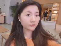 又是泡圖書館的一天
上海徐匯書院里面的氛圍感還是比較強的
及時是下雨天也有很多的人
我仔細觀察了一下
來這里的一部分人是攝影打卡，拍照片確實很出片。但我不是攝影愛好者。
還有一部分是住在附近的居民來看書。
而我是借書者，借幾本自己喜歡的書。喜歡在書館外來杯咖啡慢慢閱讀，及時讀不完也可以帶回家或者在出差的時候來閱讀。
對于閱讀已經成為我生活中的一部分，我會看關于專業心里學的書籍，慢慢轉向哲學和文學
難得偷得浮生半日閑，好好享受當下配圖