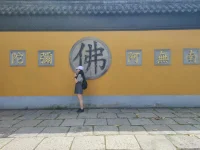 今日感悟:
必須要承認(rèn)人會(huì)隨著環(huán)境自我經(jīng)歷而改變，
好像回不到過(guò)去，可以排隊(duì)2個(gè)多小時(shí)去體驗(yàn)坐船
也不會(huì)看到所有的美食一個(gè)個(gè)去品嘗
雖然錯(cuò)過(guò)了很多，但也會(huì)有新的發(fā)現(xiàn)和更多的探索
比起多巴胺，我更加喜歡內(nèi)啡肽。配圖