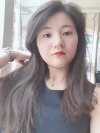 我想說:
并非所有的婚姻都可以挽救，或值得挽救。要想挽救婚姻，你首先需要誠實地面對自己，也要誠實地面對你的伴侶。如果你出軌了，請捫心自問：你是否在猶豫該不該與伴侶一拍兩散？如果你確實在猶豫，就說明你很可能不具備修復婚姻的條件。如果被背叛的那個是你，你可能會對婚姻失望透頂，不管你的伴侶怎樣懇求你再給他（她）一次機會。當然，如果背叛者無意與你維持婚姻，浪費口舌只會給你自己帶來更大的傷害。與其如此，不如將你的全副精力投入修復情傷、開始下一段人生旅程之中。如果你是被背叛的那個傷心人，不要給自己定下恢復期限，要知道你的感情現在非常脆弱。曾經傾心信賴之人竟然背叛了你，你可能會質疑一切：你不知道你的伴侶究竟是什么人，你懷疑你們是否曾真心相愛，你甚至不知道承諾的意義何在。你很可能會不由自主地一遍遍回想，猜測伴侶出軌的原因、時間和地點；你會難以成眠，腦中不斷閃回各種片段；你會深受憂郁困擾，變得神經質，感覺一切都不真實；你會感情麻木、安全感缺失、自我懷疑、焦慮不安。這些都是士兵易患的“創傷后應激障礙”（post-traumatic stress disorder）的癥狀（盡管兩者所受的“創傷”不同）。格拉斯的實驗證明，人們在發現伴侶出軌后，常會表現出這些癥狀。配圖
