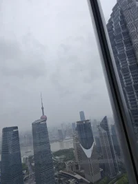 來訪者問：為什么不能好好說再見？

美美回復：男人和女人不同的放棄方式。 ???

男人決定放棄段感情的時候大多會選擇冷淡的方式一點點冷落和忽視，甚至主動制造一些障礙讓你疏遠他厭煩他。

其實這是他在制造契機，要么他離開，要么讓你選擇離開。

女人會覺得分手就應該好好談，兩個人把所有的問題都說開，如果實在走不下去了，也需要正式提分手才算結束。
很多女人不明白，多數時候男人不主動，其實就已經是答案了，不回應就是拒絕，忽冷忽熱就意味著可有可無，愛理不理說白了就是不想理你。配圖