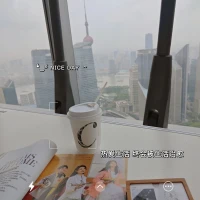 真的很喜歡文字的力量，每次都被深深的治愈
你要搞清楚自己人生的劇本，
不是你父母的續(xù)集，
不是你子女的前傳，
更不是你朋友的外篇。
對待生命，
你不妨大膽冒險一點(diǎn)，
因?yàn)楹么跄阋ニ?如果這世界上真有奇跡，
那只是努力的另一個名字。
生命中最難的階段，不是沒有人懂你，而是你不懂你自己。配圖