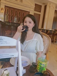 不工作的時(shí)候，就要好好享受生活
喝個(gè)下午茶，去海邊吹吹風(fēng)配圖