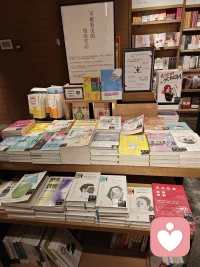 你可以允許自己朝完美的目標努力，但永遠不要抗拒生活中隨處可見的不足與缺憾。你必須先接納它們，然后再努力去改變。但是，無論你的努力最終結(jié)果如何，你還是要欣然接納。換言之，對任何事情，你都可以做最好的打算，但要隨時準備接受任何結(jié)果（甚至包括最壞的結(jié)果）。用古代大德的話說，只要是你該做的事情你都要“盡分”，但是“盡分”的同時你還要“隨緣”。
當然，我的意思不是反對你追求完美，而只是希望你“慎”求完美。因為你要知道，在很多事情上，“最好”往往是“好”的敵人。配圖