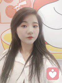 如果你能保持冷靜，當(dāng)你身邊的人們
都變得瘋狂，紛紛指責(zé)你，
如果你能相信自己，當(dāng)所有人懷疑你
但且讓他們懷疑去吧，
如果你遭等待，卻不因等待而疲倦，
或者遭受欺騙，卻不用謊言回敬，
或者遭到憎恨，卻不用憎恨反擊，
能夠不得意忘形，也能夠不巧言令色……


如果你能與凡人交談，且彬彬有禮，
或與國王同行——而不奴顏婢膝，
如果仇敵和密友都無法傷害你；
如果你在乎每個人，但不會缺了誰就不行，
如果你在想發(fā)泄憤怒的那一分鐘
去進(jìn)行六十秒的跑步，
大地以及大地上的萬物都將屬于你，
而更重要的是，你將是真正的男人，我的孩子！
——摘自查理向來欣賞的詩歌《如果》配圖