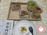 自制家庭版下午茶
慢慢悠悠的享受當下的生活
在這刻忘了煩惱，放下疲憊
只是安安靜靜的坐這就好
享受美食帶來味蕾的滿足感
感恩書籍中閱讀帶來的愉悅感。配圖