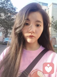 每段關(guān)系都需要互惠互利。意即，彼此之間的關(guān)系得以發(fā)展的前提是雙方能為彼此帶來價值。每段關(guān)系都是一系列給予和收獲，無論是友情、愛情，還是其他關(guān)系。但相比將其視為簡單的平等互換，我更樂意想象每段關(guān)系都有一個“我們的盒子”。為了延續(xù)關(guān)系，兩人都必須貢獻一些東西放到盒子里，也必須從中取出一些。若只放不取，你會感覺自己被剝削了。而若只取不放，那你就是個吃白食的。但是，假若兩人都能盡己所能去付出，這段關(guān)系就能發(fā)展下去，盡管可能永遠做不到平均。一段關(guān)系不是一筆交易，所以我們不能像對待買賣那樣行事。相反，我們必須盡自己所能去奉獻，而這與對方的付出可能不完全相同。某些時候，取決于具體情況，在這段關(guān)系中我們有能力付出更多，而有的時候，我們需要從中獲取更多。對于一段關(guān)系，我們能夠付出什么，希望得到什么，要誠實相告，這也是問題的關(guān)鍵。如果我們能做到這一點，設(shè)置正確的期望并通過行動達成期望，那么這段關(guān)系就會欣欣向榮。配圖