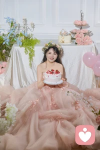 永远18
松弛是态度，贵气是底气。
愿新岁继续发光，不刺眼
却足够让人记住。配图