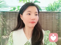 消失的时候就是在忙
出现的时候就是在充电
好朋友会陪你有过每个春夏秋冬
见证你的高光时刻和低谷时期
不离不弃才是最好的友情，陪伴是最温柔的告白