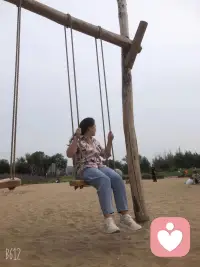 別讓孩子輸在起跑線上是不是最大的謊言?
其中有一個高贊的回答:這句話不是謊言，只不過用錯了對象。
讓孩子不要輸在起跑線上不是將來往死里折騰孩子，而是現在往死里折騰你自己。因為你孩子的起跑線就是你，你的經濟能力，學識修養，道德三觀，眼界品味，決定了你的孩子從哪開始跑往哪跑，怎么跑。配圖