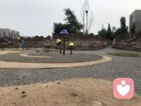 別讓孩子輸在起跑線上是不是最大的謊言?
其中有一個高贊的回答:這句話不是謊言，只不過用錯了對象。
讓孩子不要輸在起跑線上不是將來往死里折騰孩子，而是現在往死里折騰你自己。因為你孩子的起跑線就是你，你的經濟能力，學識修養，道德三觀，眼界品味，決定了你的孩子從哪開始跑往哪跑，怎么跑。配圖