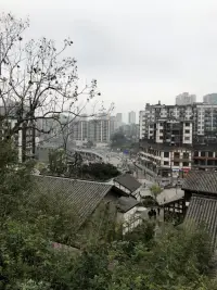 這個世界最大的謊言就是你不行。”一定要記住，就算現在做的事情過的生活還不太滿意，也千萬不要自己給自己貼上一些不友好的標簽。低谷每個人都會經歷，光環卻只會獎勵給那些對質疑說不，且勇敢往前奔跑的人。 ???配圖
