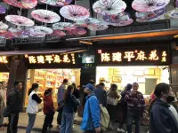 人性最大的惡就是：恨你有，笑你無，嫌你窮，怕你富配圖