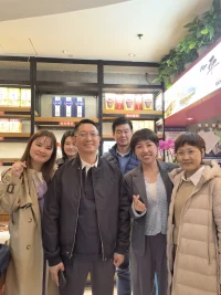 追光女孩夢想成真
我一路追光走來，好在所有的夢想成為現(xiàn)實。

感恩遇見蔡仲淮、楊民忠老師，我何其幸運(yùn)，聆聽星光之言。
感恩遇見一起追夢的小伙伴，我們值得擁有最好的未來。
?配圖
