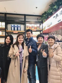 追光女孩夢想成真
我一路追光走來，好在所有的夢想成為現(xiàn)實。

感恩遇見蔡仲淮、楊民忠老師，我何其幸運(yùn)，聆聽星光之言。
感恩遇見一起追夢的小伙伴，我們值得擁有最好的未來。
?配圖