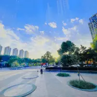 有目標(biāo)的人在奔跑，沒目標(biāo)的人在流浪。
記得三毛說過：對生活高一點標(biāo)準(zhǔn)多一點要求。別總是像完成任務(wù)一樣對待生活。不是讓你為所欲為，而是提醒你在責(zé)任感之外，對生活多一點熱情，別年紀(jì)輕輕就過得好像生無可戀。