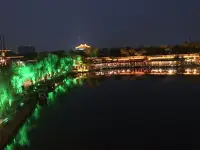 思想不在一個高度，尊重就好；三觀不在一個層次，微笑就好；尊重是標(biāo)配，靠譜是高配，厚道是頂配！