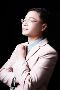有人說(shuō)：眾生皆苦。對(duì)于痛苦有三個(gè)理解，首先是感官上的痛苦，是痛覺(jué)和味覺(jué)的感受。第二是人際之間需求滿(mǎn)足程度引發(fā)的痛苦。第三是來(lái)自評(píng)價(jià)和議論帶來(lái)的痛苦。心理痛苦多數(shù)來(lái)源第二種和第三種。
——自主療愈生命的靈性
——策略人格心理學(xué)配圖