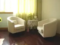 愛是能夠辨認出客體中的本體，否則永恒就會變化浮云，來得快去得快，可辨識對于習慣性二元思維變得極其艱難，每個人每一生重復不斷被囚禁，洞穴里的那一條條鐵鏈怎么砍斷？外面美好陽光風景依舊，就是看不到！配圖