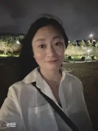 活在過去容易內耗。
活在未來容易焦慮。
      活在當下。配圖