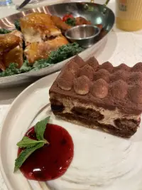 如何让孩子有内驱力！
这是个铁三角
一孩子有归属感认可接纳幸福的港湾不焦虑有激情。
二有价值感有力量的，不要急于否定孩子，自我价值感高。
三自主感给孩子控制力有主动性自然的驱动力