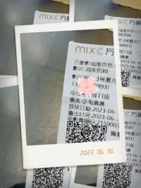 推薦《消失的她》
可能是故事，也可能是生活某處的直播
沒情傷的人值得看以后知道怎么擇偶
有情傷的人值得看
揭開傷疤痛定思痛能更進步，因為人有思維慣性，痛定思痛能讓你人間清醒
女人應該嫁給那個思維和格局讓你崇拜的男人，因為男人被崇拜是基礎心理需求，若不能激發其英雄主義，那么他很有可能會滑坡，陷入自卑的煎熬循環，對兩個人都沒有好處！力比多的方向不是正就是負！
深情，只有勤奮努力積極向上懂感恩的人才值得擁有[愛心]置頂自己的感受，如果這個人不能讓你快樂，猶陷泥潭，那就轉身向前走右拐，乘電梯??直到再也看不見對方為止！除了你自己，沒有人有能力讓你不快樂！
愛??善良和愚之間不是等號，勇敢直面不足…總有人值得你在這薄情的世界里深情的活著…如影片中的閨蜜??…
男主怨天怨地怨投胎怨老婆給的不夠多…
迷途知返是少數，非外物可控，除了自己的身體心理和大腦，其余皆為外物，包括孩子…
真正的救世主是自己，是認知方向，原生家庭沒給你的，你都可以努力給自己！配圖