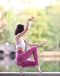 一个人长期委屈是你活在过去，
长期焦虑是你活在未来，
长期喜悦是你活在现在。配图
