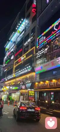 夜深人靜了，有一種思念就是，想你了。配圖