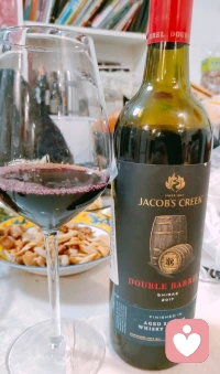 都說喝醉了什么都不知道，可以解千愁，直到后來，喝醉了以后才發現除了走路有點飄，眼淚不受控制以外，心里跟明鏡似的配圖