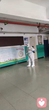 有人說，女人不用那么拼命，可現實卻是:生活不會因為你踩了8厘米的高跟鞋就對你降低要求，更不會因為你是女人就對你笑臉相待，你想要的儀式感，得自己給。配圖