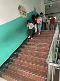 經歷多了就會知道，如果自己沒有本事，再多的社交也都是浮沉。這是一個弱肉強食的世界，如果你沉浸在不公平中不斷自怨自艾，就只有淘汰的份……配圖