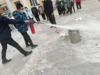 經歷多了就會知道，如果自己沒有本事，再多的社交也都是浮沉。這是一個弱肉強食的世界，如果你沉浸在不公平中不斷自怨自艾，就只有淘汰的份……配圖